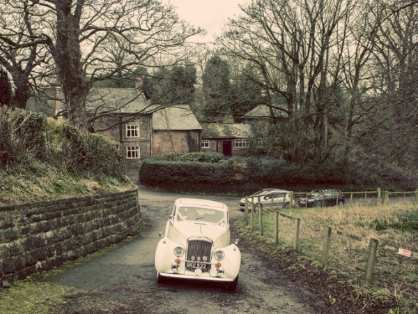 cream vintage rolls royce, cheshire wedding photographer
