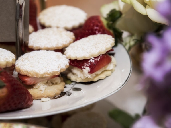 afternoon tea and cakes, cheshire wedding photographer