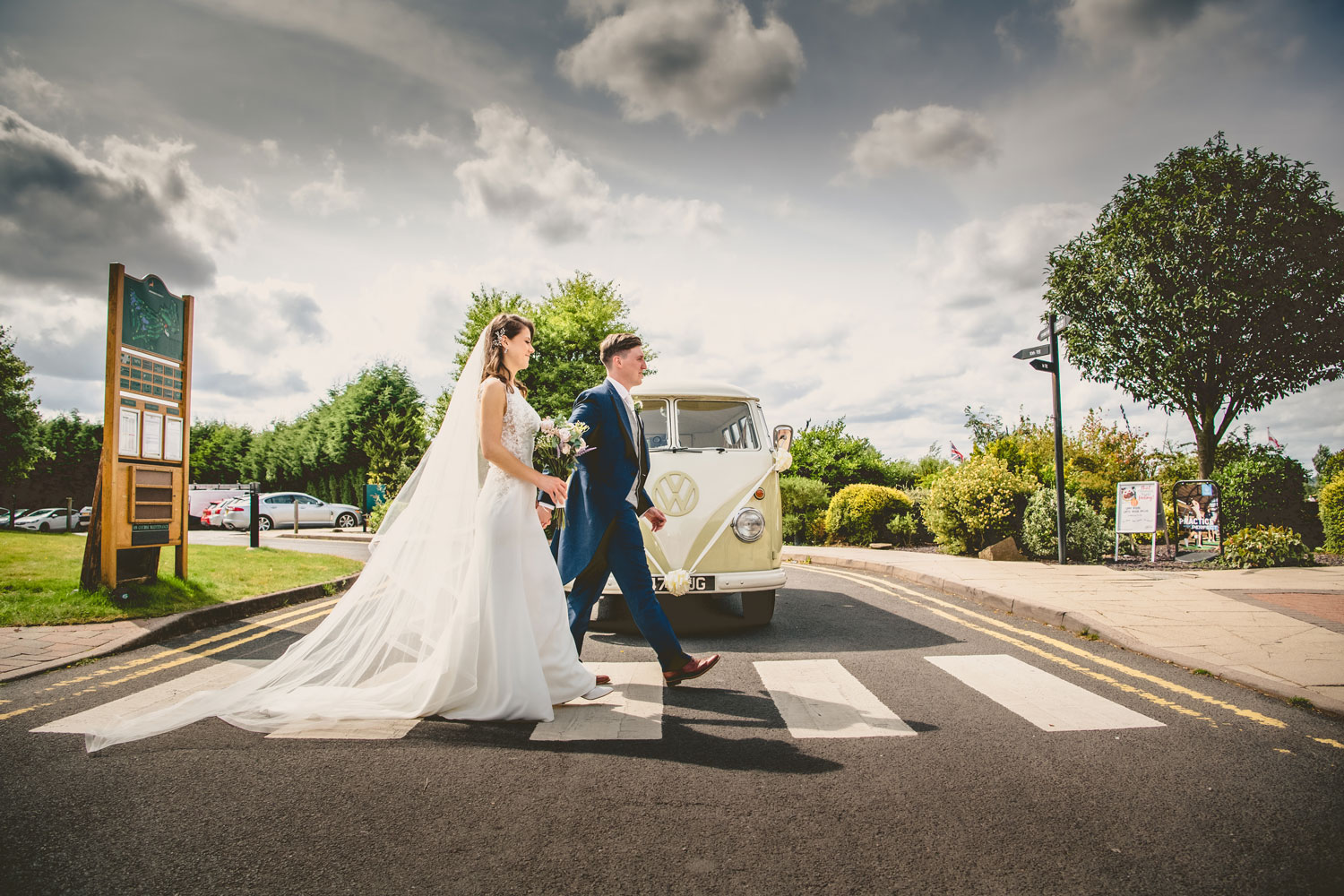 West Midlands wedding photographer, Aston wood golf club weddings