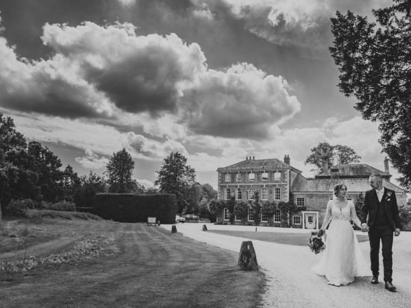 Wiltshire wedding photographer, syrencot weddings