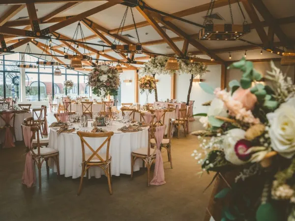 Hanbury Barns Jon Thorne wedding photography