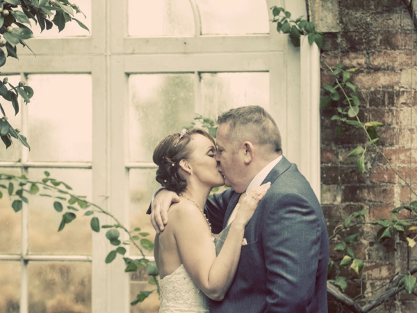 bride and groom kiss, staffordshire wedding photographer, heath house weddings