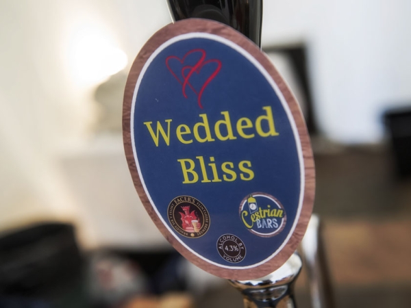 vintage wedded bliss beer taps, cheshire wedding photographer