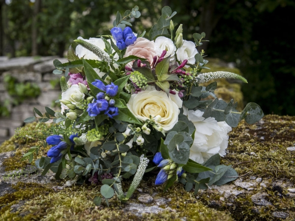 bridal bouquet, gloucestershire wedding photographer, cripps barn