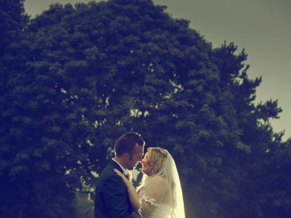 bride and groom kiss, staffordshire wedding photographer, alrewas hayes weddings
