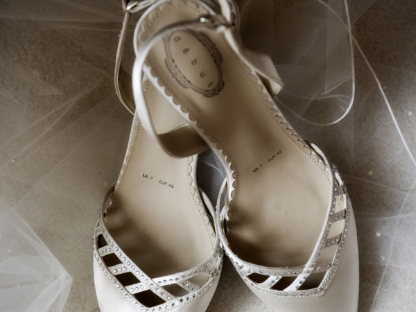 ivory bridal shoes, staffordshire wedding photographer, hoar cross hall weddings