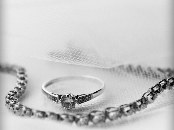 platinum chain and ring, staffordshire wedding photographer, hoar cross hall weddings