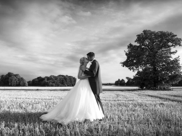 bride groom field kiss, staffordshire wedding photographer, hoar cross hall weddings