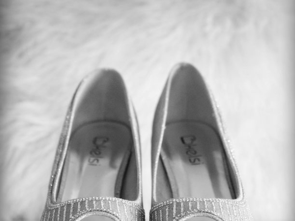 bridal shoes, black and white, cheshire wedding photographer, crewe hall
