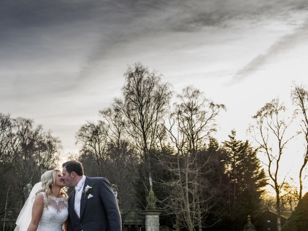 bride and groom kissing, cheshire wedding photographer, crewe hall