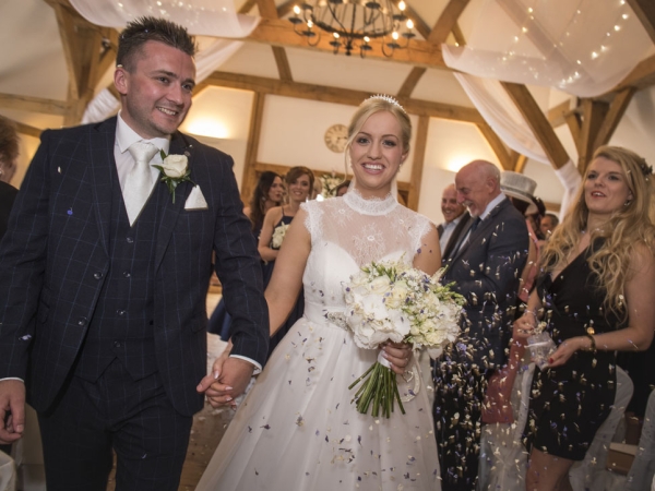 bride and groom confetti, cheshire wedding photographer, sandhole oak barn