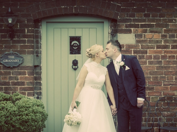 bride and groom kiss, cheshire wedding photographer, sandhole oak barn