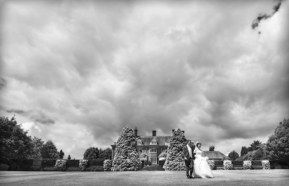 wedding photography at Dunchurch Park by Jon Thorne wedding photography